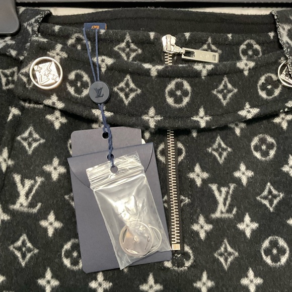Louis Vuitton Monogram Black and White mini Skirt size. 40 - Picture 4 of 11